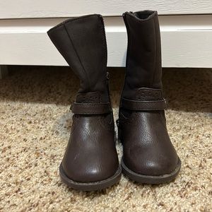 Size 4 girl (baby/Walker) boots